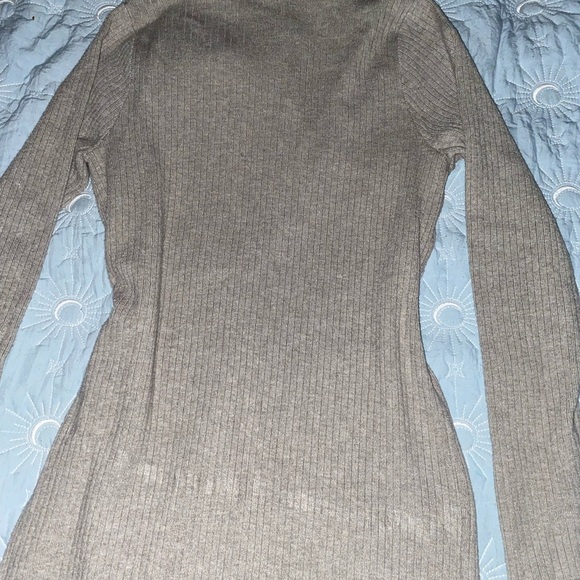 WAYF Elegant Long Sleeve cardigan Size Medium, it long is 50 inches, - Picture 7 of 12